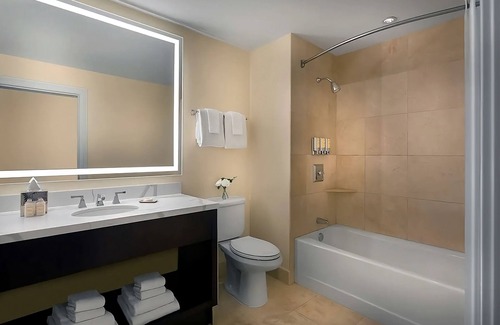 Central West End Hotel | A Few Minutes Walk from World Chess Hall of Fame! 4 Spaces, Pool, Parking