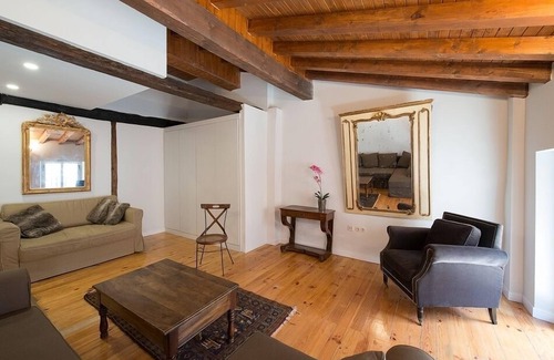 Pamplona City Centre Apartment | A Flavour For The Historical Spanish Setting