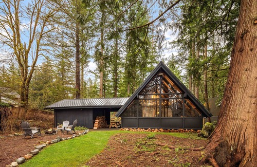 Riverbend Cabin | A-Frame Cabin near Seattle on the River w/Hot Tub