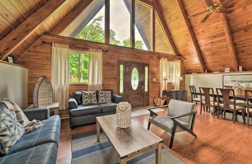 Benton House | A-Frame Cabin with Hot Tub, Walk to Kentucky Lake!