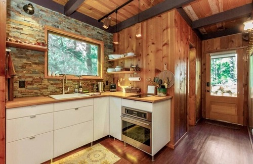 West Village Cabin | A-Frame Escape ~Unique stay w/comfort & style