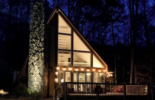 Hurdle Mills Ski Chalet | ★ A-frame in the country ★