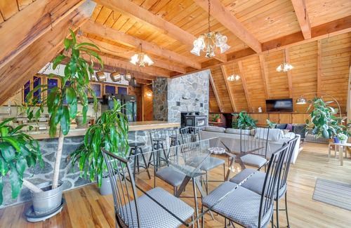 Town of Grafton House | A-Frame Retreat: Next to Grafton Lakes St Park