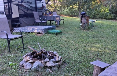 Lancaster RV Rental | A full glamping experience that lets you escape & enjoy the serenity of nature.
