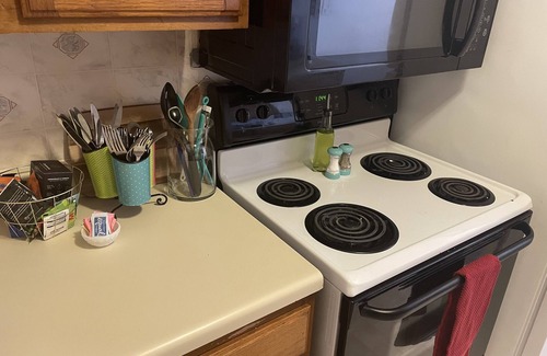 Norman House | A game day getaway, 1.5 miles to Campus & NCED Conference Center!