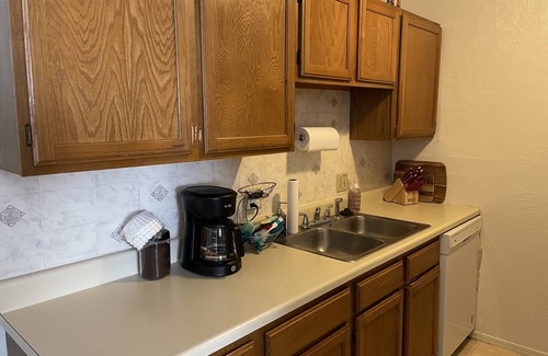 Norman House | A game day getaway, 1.5 miles to Campus & NCED Conference Center!