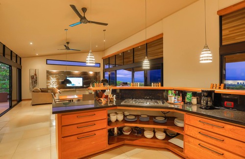 Quepos Villa | A Glimpse of paradise, unbeatable views !