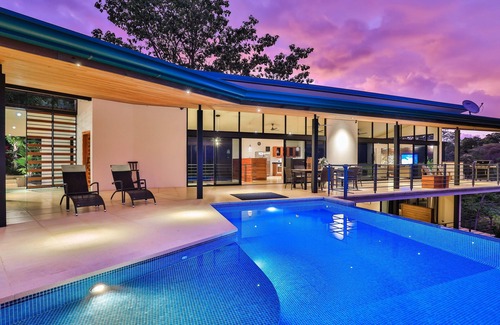 Quepos Villa | A Glimpse of paradise, unbeatable views !