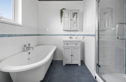 Reading House | A Great 4 bedroom house in Reading with free parking.
