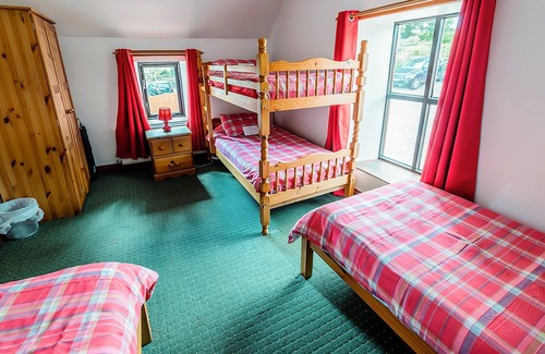 Cauldon Low Cottage | A great holiday base for a family who are wanting to tour the Peak District National Park and Doveda