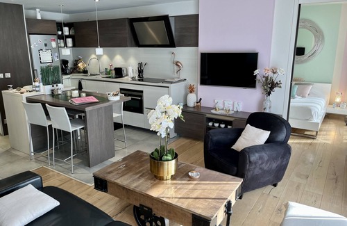 Bry-sur-Marne Apartment | A green setting on the outskirts of Paris