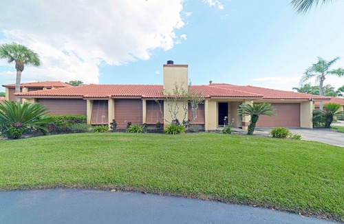 Rosemont Condo | A Hidden Oasis in the city!