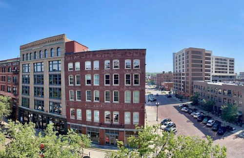Downtown Omaha Apartment | A historic beautifully detailed suite, 1,300 square foot, corner loft in the heart of the Old Market