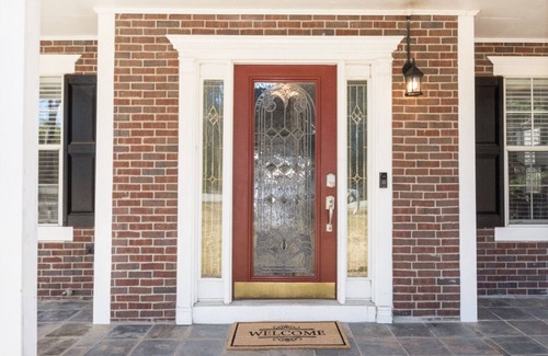 Lithonia House | A home away from home close to Stone Mountain Park, Decatur and Atlanta.