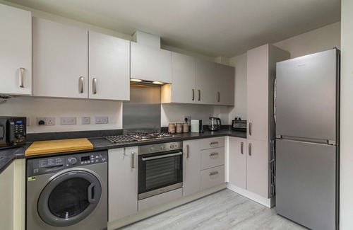 Nottingham House | A homely, open 2bed self contained House w/parking