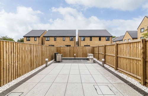 Nottingham House | A homely, open 2bed self contained House w/parking