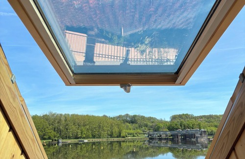 Mauzac-et-Grand-Castang House | A house by the water, very functional with garden and terrace.