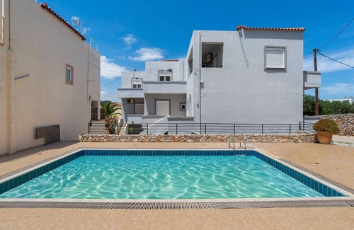 Plaka House | A house in Almyrida with a communal pool