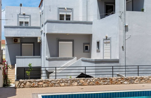 Plaka House | A house in Almyrida with a communal pool