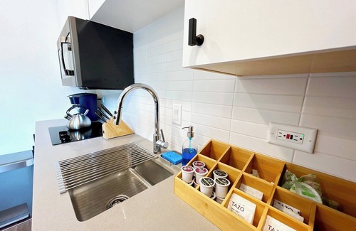 East Cesar Chavez Apartment | A'kasa Studio - Walk/Bike to lake, Rainey & 6th St, Downtown