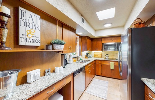 Sky Forest House | A King's View of Hill Country: Scenic Home w/End-to-End Deck