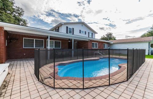 Brandon House | A Large Tropical Estate with 2 Acres of Space home