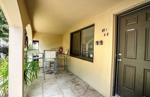 Hendricks and Venice Isles House | A lg 1bed Off Las Olas on the water free kayaks