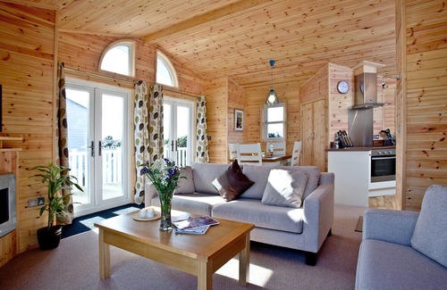 St Merryn Cabin | A light and spacious lodge with one double with walk in wardrobe and ensuite shower and one twin.