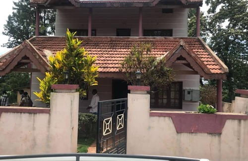 Yercaud House | A little bungalow near Yercaud bus stand