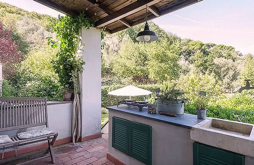 Portovenere Apartment | A little gem! Flat situated on the beach, sea view, garden, wifi, pets welcome
