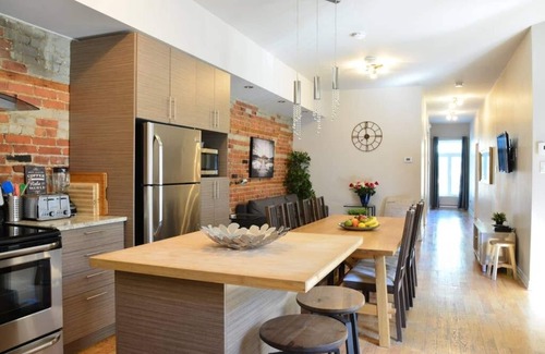 Plateau Mont Royal Apartment | A+ location! Large Terrace - Fast WiFi - 4 bedrooms + 3 full bathrooms - parking