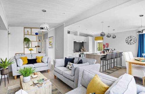 Lifton House | A lodge that sleeps 6 guests in 3 bedrooms