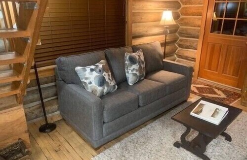 Mazama Cabin | A Log Cabin in the Woods