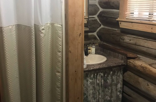 Mazama Cabin | A Log Cabin in the Woods