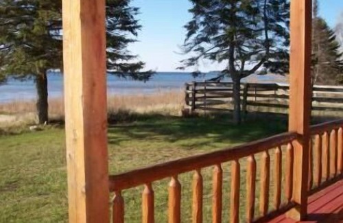 Nadeau House | A Log House on a Sand Beach