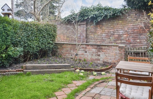 Louth Cottage | A lovely cottage with a view of the magnificent St James Church Spire.