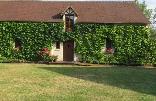 Abilly House | A lovely gite, well equipped, with private terraces and a shared heated pool