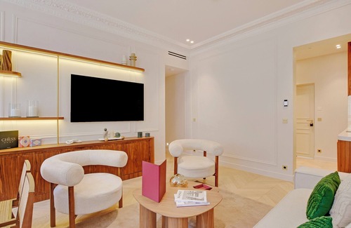 Madeleine Apartment | A Luxurious 2-BR/2BA with Services in La Madeleine - Opéra