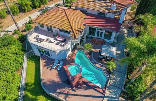 Riverside House | A Luxurious Getaway with Stunning Views