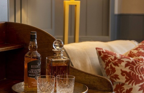 Lauder Apartment | A luxurious Scottish Castle retreat for two people