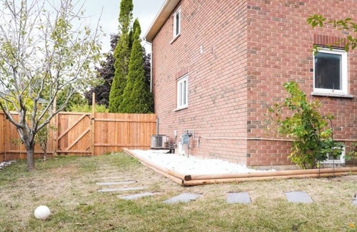 Cambridge House | A luxury 4 bedroom and three bathrooms home with two sitting rooms and backyard