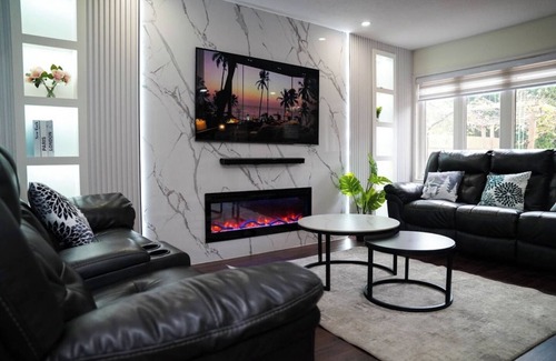 Cambridge House | A luxury 4 bedroom and three bathrooms home with two sitting rooms and backyard