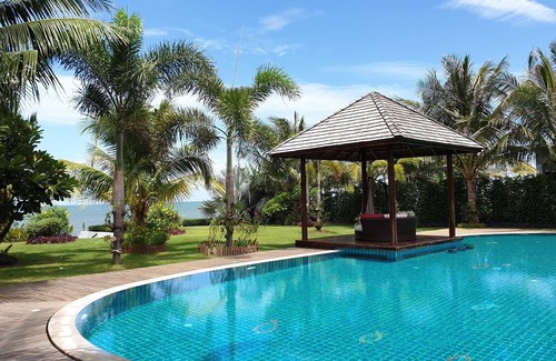 Puk Tian Villa | A luxury villade in the tropics by the beach in a private domain