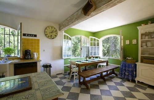 Grand Sud Villa | A Magnificent Provençal Villa with Fibre Optic Internet set in private gardens