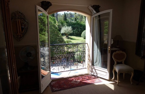 Grand Sud Villa | A Magnificent Provençal Villa with Fibre Optic Internet set in private gardens