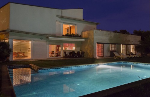 Castellarnau Villa | A modern and comfortable villa in a quiet and well-connected residential area