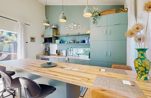 Bainbridge Island House | A Modern Island Retreat: Designed for productivity, relaxation, & extended stays