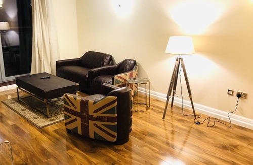 Greenwich Apartment | A Modern Riverside Apartment