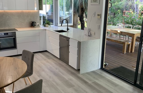 Dunsborough House | A nature haven within walking distance to beach/town with pool - swim spa- deck.