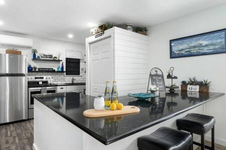 Fredericksburg House | A Nest For Two, Bathhouse, Firepit, Sleeps 2